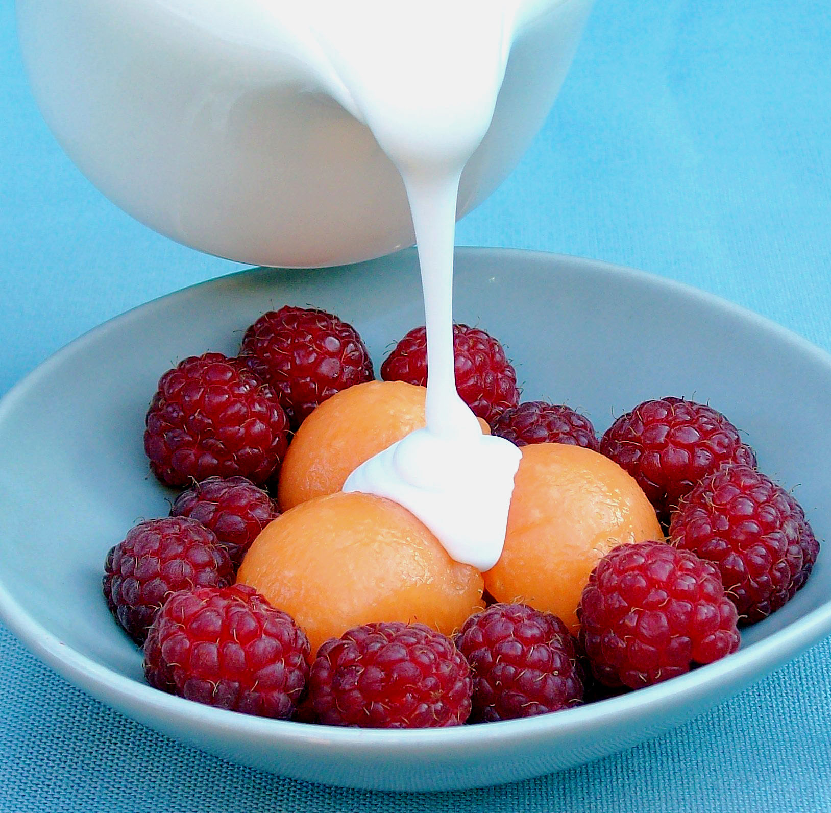 Low-Carb Melon And Raspberry Salad With Vanilla Coconut Sauce (Vegan ...